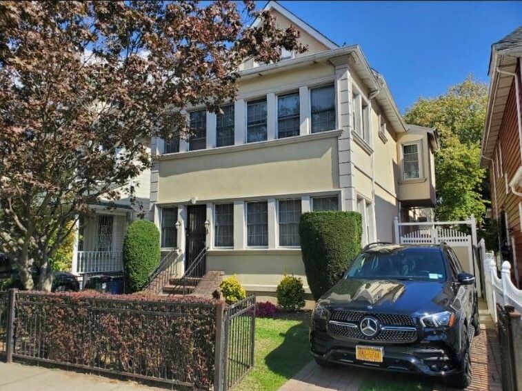 Photo - 325 E 8th St Unit 1A