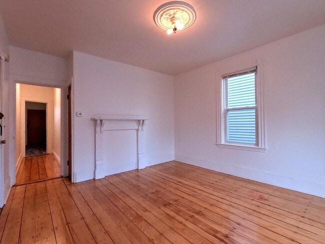 Photo - 90 Wenham St Unit 2