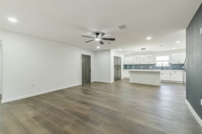 Photo - 135 E Janisch Rd