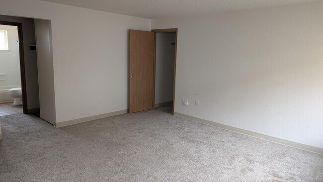 Photo - 926 N 95th St