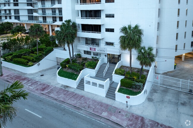 6820-6830 Dr. Indian Creek - Indian Creek Club Condominiums