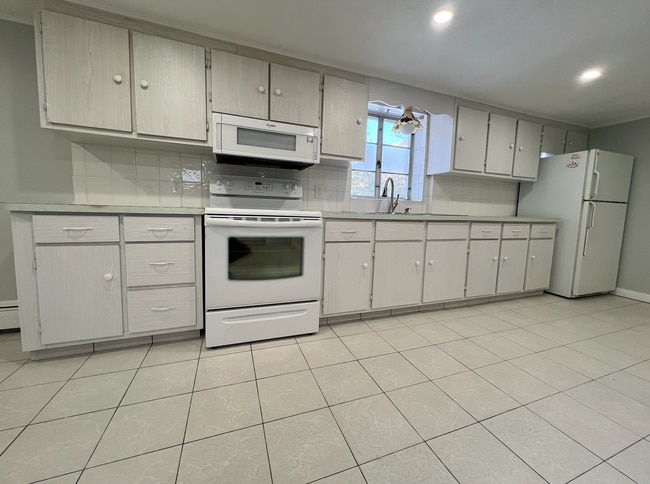 Photo - 27 Church St Unit B