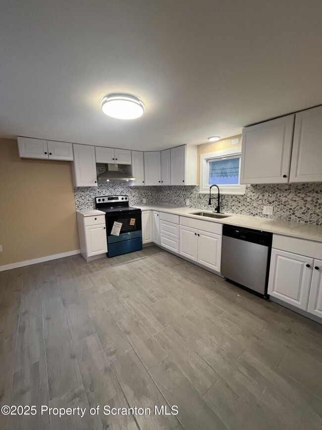 Building Photo - 129 S Blakely St