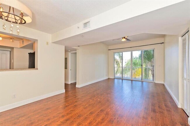 Photo - 509 E Sheridan St Unit 301