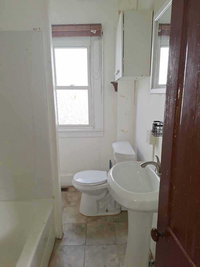 Photo - 808 E 4th St