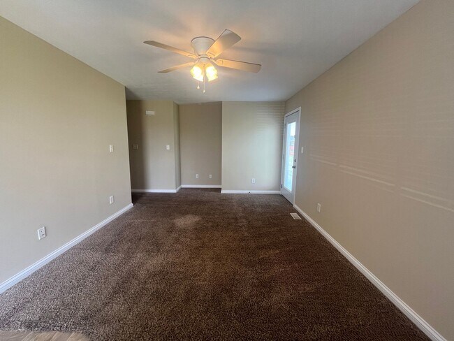 Photo - 305 Kenlee Cir Unit Apt B