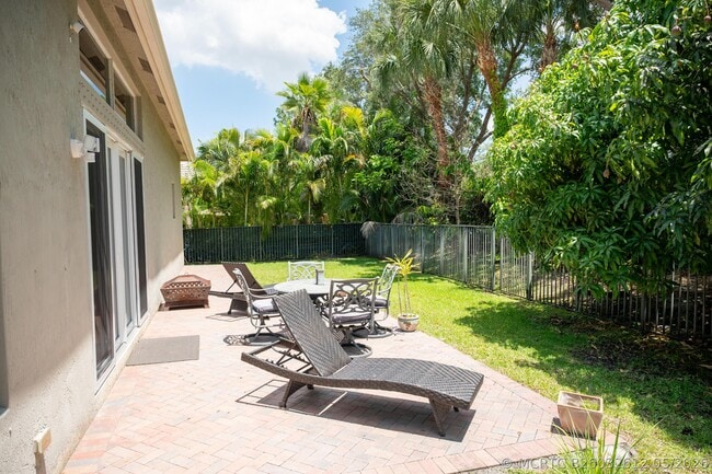 Photo - 10122 Oak Meadow Ln