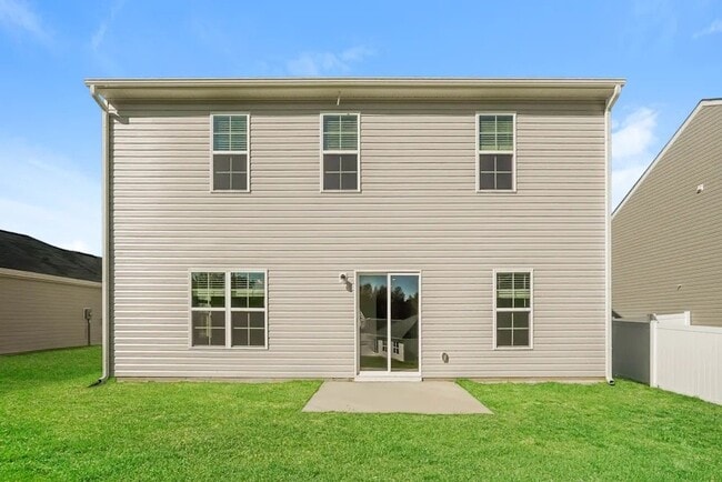 Photo - 504 Jack Pine St