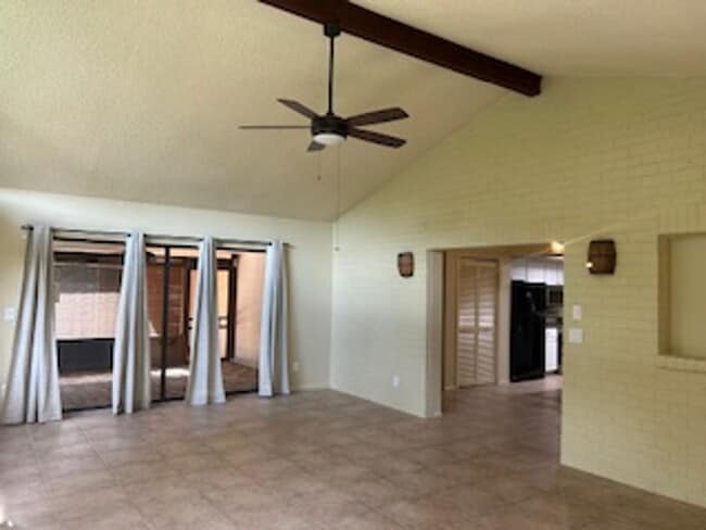 Building Photo - Beautifully remodeled 3/2 available now! Rental
