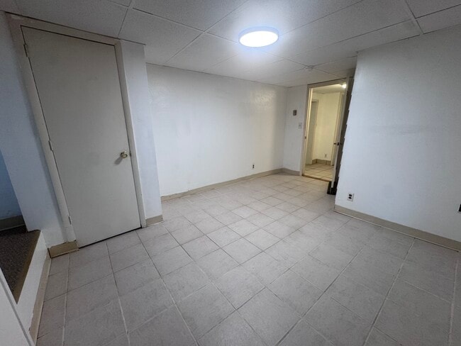Building Photo - 174 Carey Ave Unit 174 Carey ave