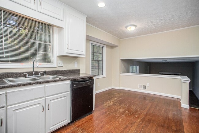 Photo - 4 bdrm, 2.5 bath in Stonecrest