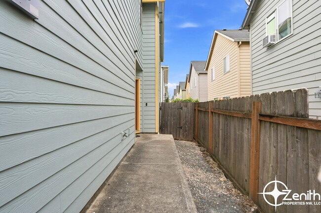 Photo - 5618 NE 74th Ct
