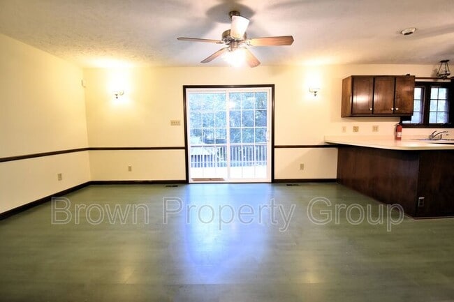 Photo - 901 Fredonia Dr