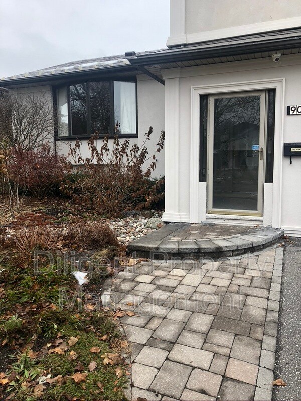 Photo - 905 Central Park Blvd N