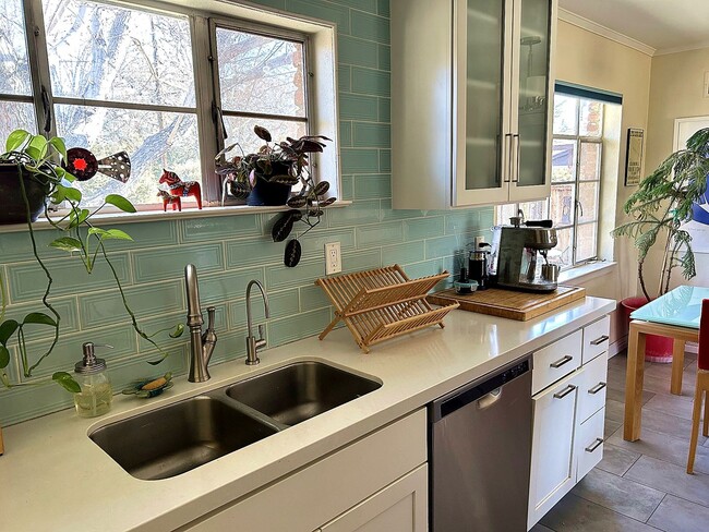 Building Photo - Beautiful Old Southwest Reno Home with Huge Private Yard