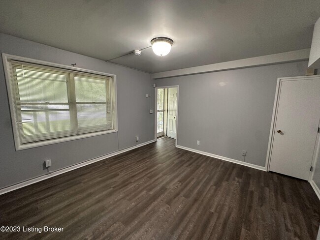 Photo - 1749 Algonquin Pkwy