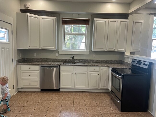 kitchen 2 - 1101 Marengo St Unit Apt C