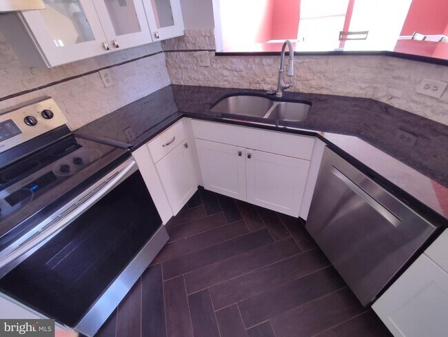 Photo - 7671 Coachlight Ln