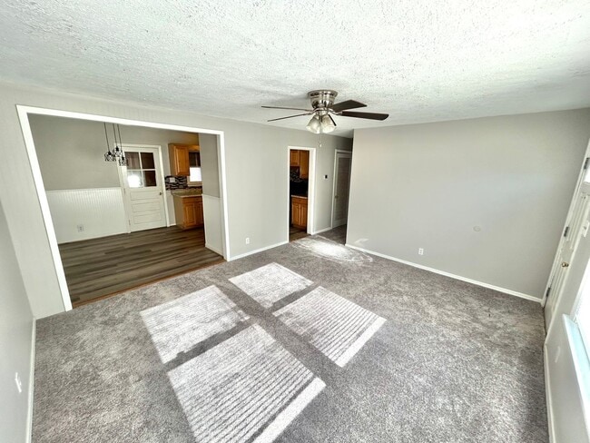 Photo - 110 E Gray St