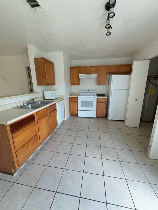 Photo - 3601 Malibu Ln Unidad C