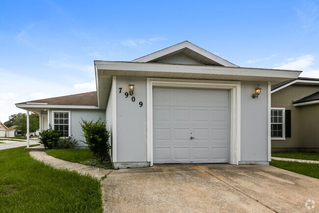 Building Photo - 7909 Cherry Blossom Dr S Rental