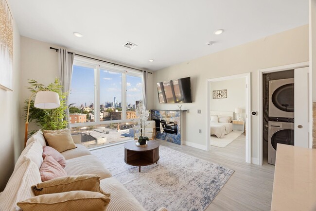 Building Photo - 10 Lincoln St Unit 3D
