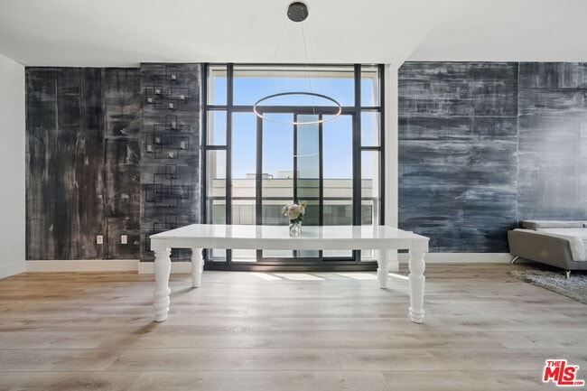 Photo - 3223 W 6th St Unidad 406