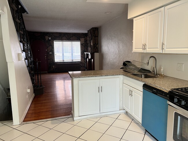 Photo - 2408 S Sartain St