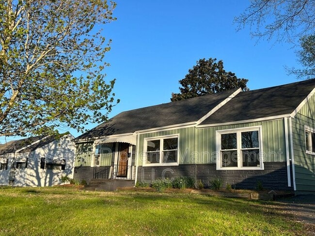 Photo - 1910 McBrien Rd