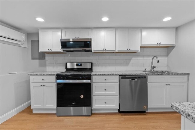 Photo - 376 Arnolds Neck Dr