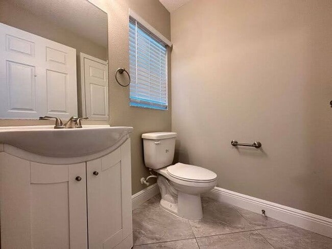 Spacious 2-Bed, 2.5- *** One Month FREE!!***