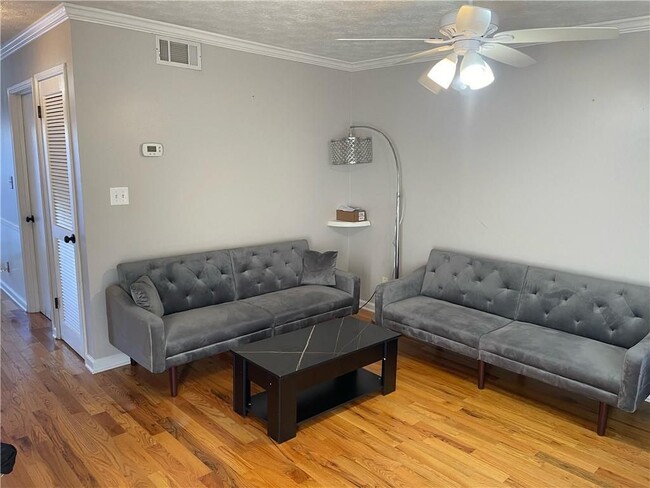 Photo - 407 Northdale Ct