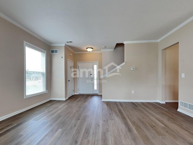 Photo - 310 Hennepin Dr