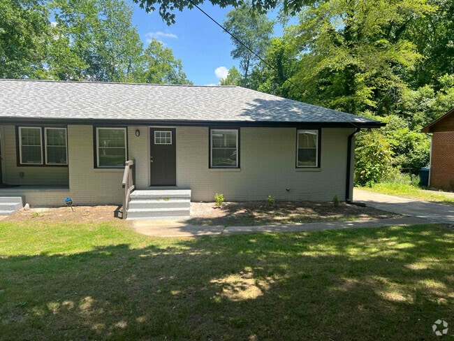 Building Photo - 839 Commodore Dr NW Rental
