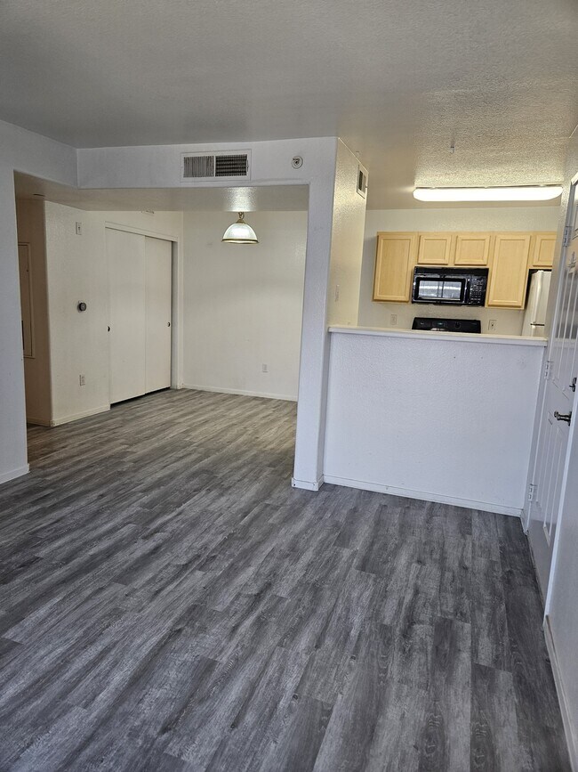 Photo - 950 Seven Hills Dr