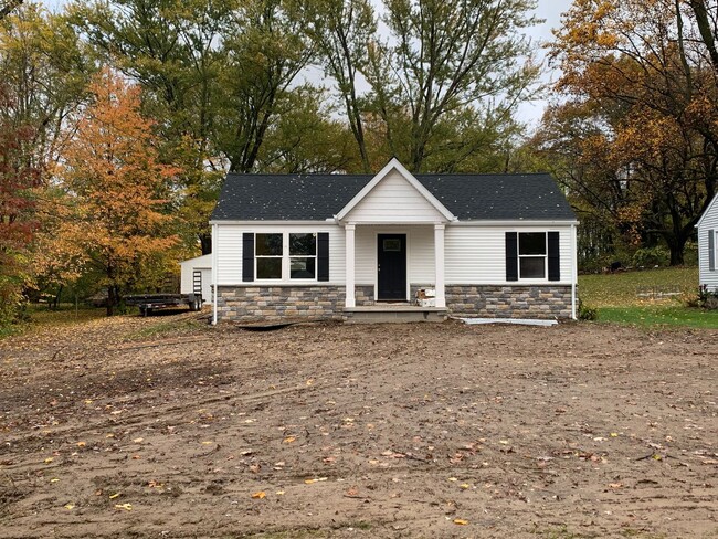 Newly renovated 3 bedroom 2 bath house - Newly renovated 3 bedroom 2 bath house