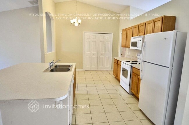 Photo - 1121 SW 4th Ln