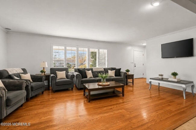41 Poplar Ave