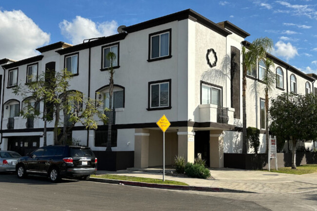 Satsuma Townhomes - Satsuma Townhomes