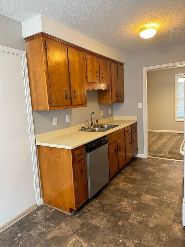 Photo - 104 Cornelia Ct