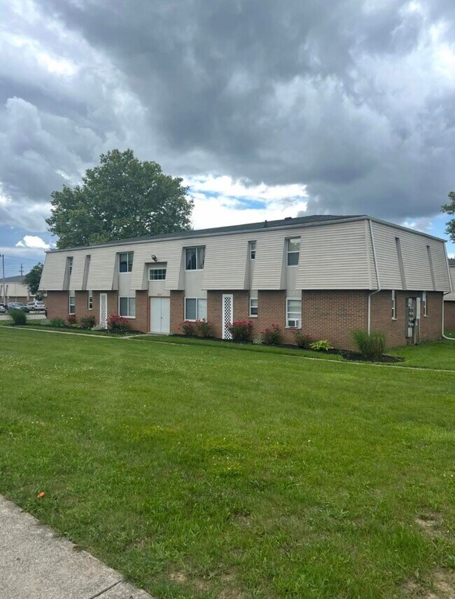 Paseo por el jardín - Professional Park Townhomes & Apartments