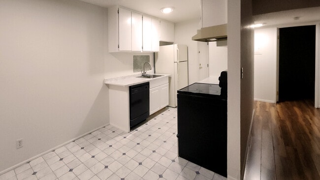 Photo - 4608 Neil Rd Unidad 4608 Neil Road # 15-263