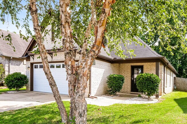 7333 Green Ash Dr