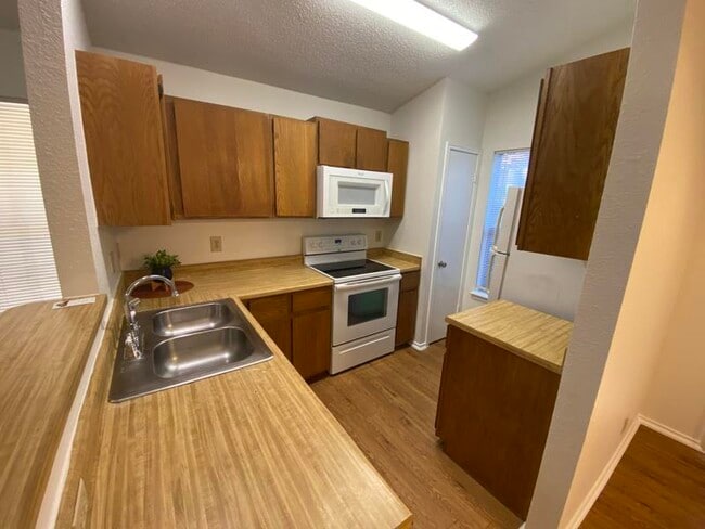 Photo - 8917 Hambledon Dr
