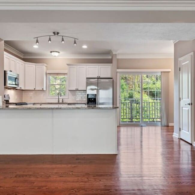 Photo - 330 Grace St