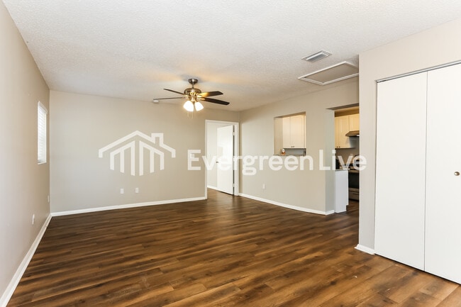 Photo - 9581 Aderdare Ave W