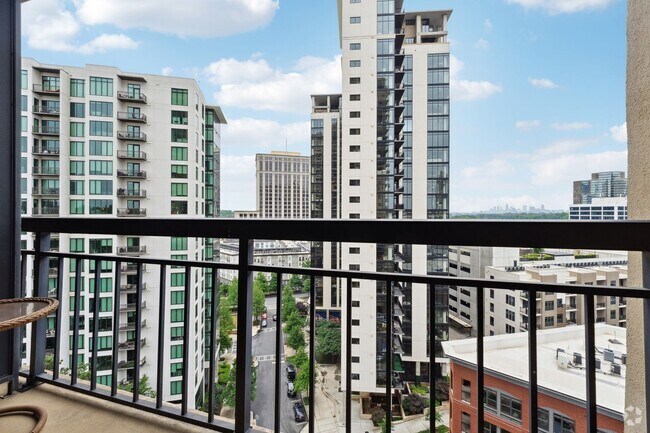 Building Photo - Renovated Condo with Skyline Views