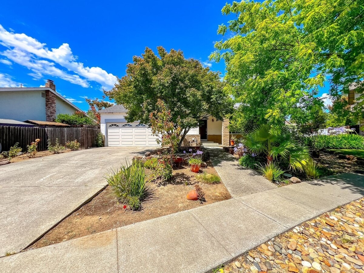 Charming Browns Valley Four Bedroom Home - Charming Browns Valley Four Bedroom Home