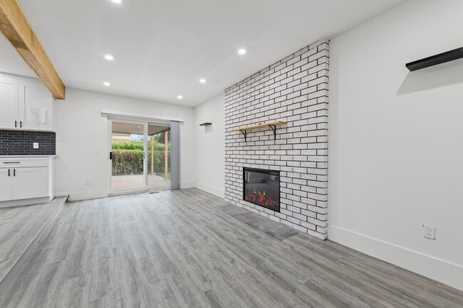 Photo - 32447 Hawthorne Dr