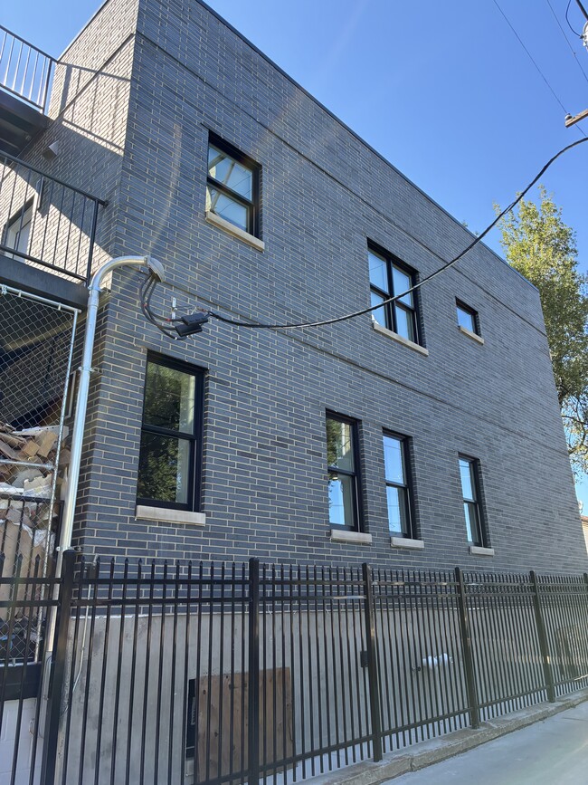 Photo - 713 W 19th Pl